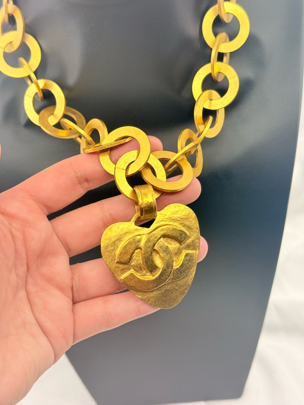 Chanel Vintage Gold CC Heart Chunky Chain Pendant Necklace - Picture 2 of 12